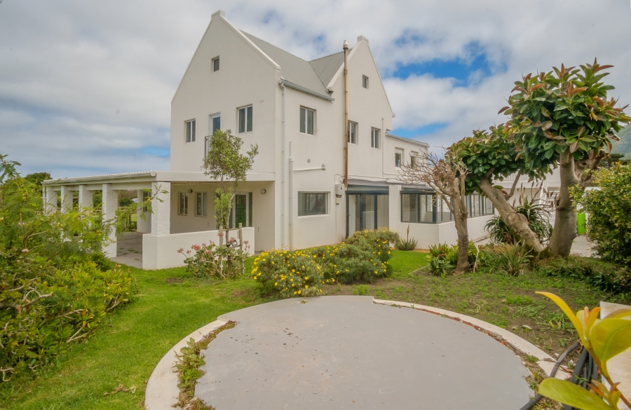 6 Bedroom Property for Sale in Meadowsteads Western Cape